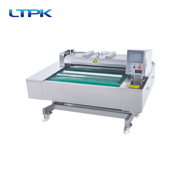 Rolling vacuum packaging machine
