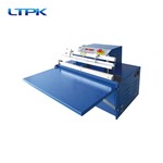 Vacuum sealing machine